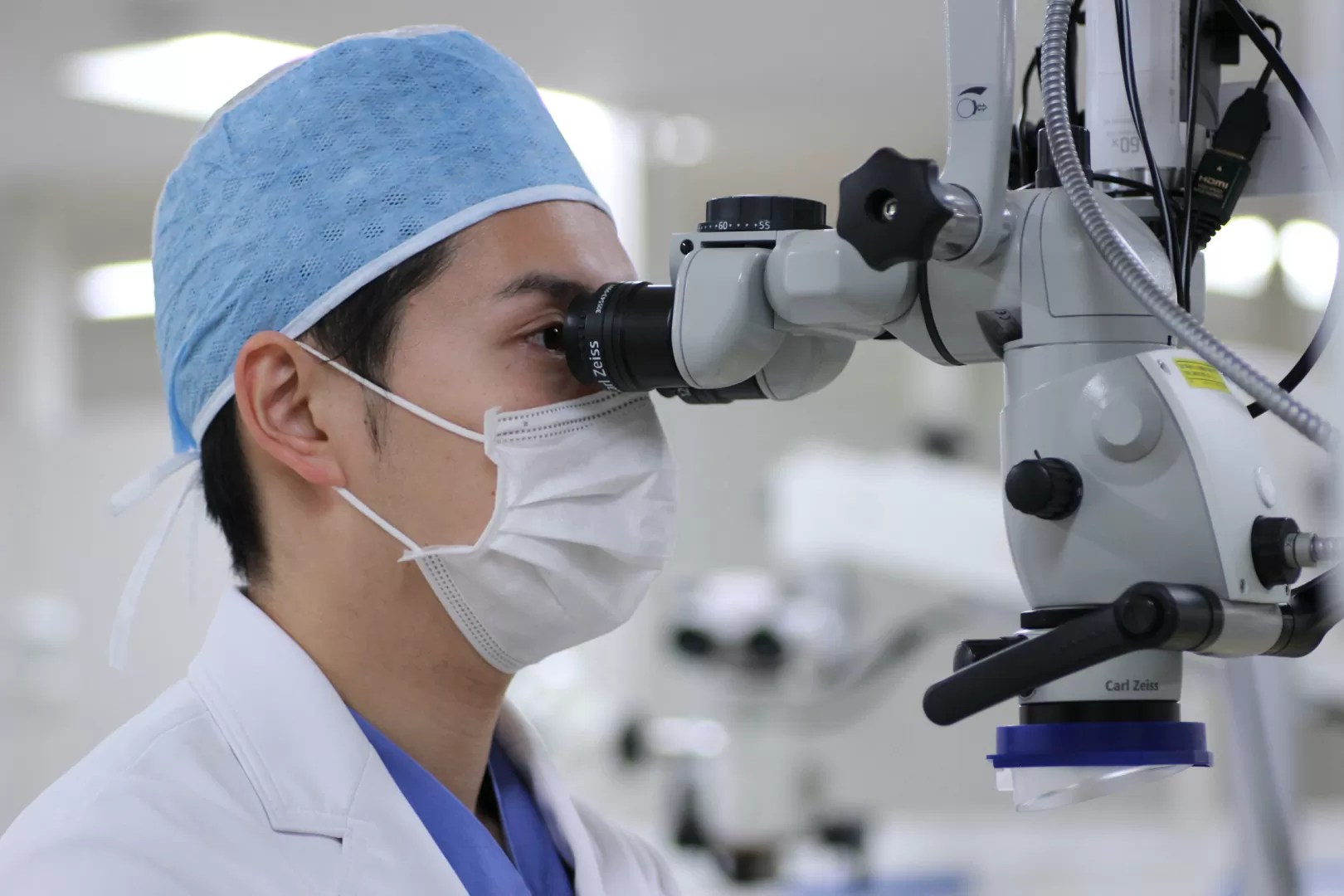 マイクロスコープによる精密治療